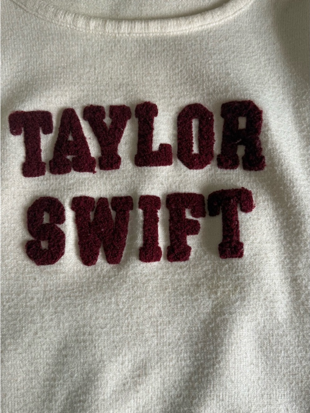 Taylor Swift Red Crew neck sweater - Picture 2 of 3